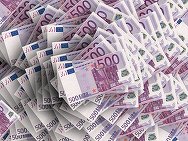 Împrumuturile Guvernului sunt cu aproape 30 miliarde lei sub cele din perioada similară a anului trecut, deși necesarul este cam tot același. Criza politică nu permite ieșirea pe piața externă, dar deficitul bugetar redus dă încă timp Finanțelor