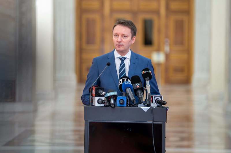 Fără impozite noi. Fără ofițeri acoperiți în presă, politică și biserică. 10 miliarde euro anual pentru investiții. ”Salariu egal pentru muncă egală”. Siegfried Mureșan prezintă liniile directoare ale programului de guvernare