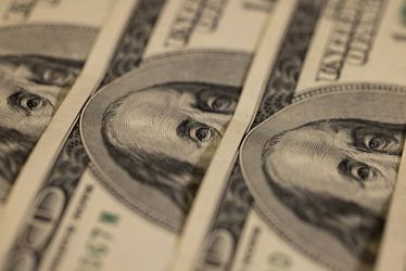 Semnal de alarmă al economiștilor, după ce datoria globală a trecut de 365.000 de miliarde de dolari