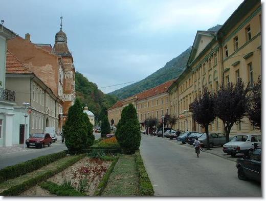 Primarul și secretarul din Băile Herculane, urmăriți penal într-un dosar privind infracțiuni de abuz în serviciu