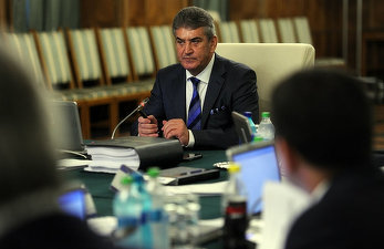 Oprea, ca premier interimar, a aprobat atunci când Ponta era în Turcia cota de 1.785 refugiați anunțată de Iohannis