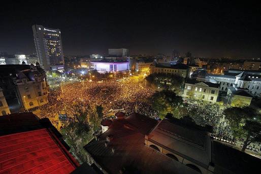 Demisia Guvernului nu a calmat spiritele: Peste 30.000 de protestatari în București și alte zeci de mii în țară