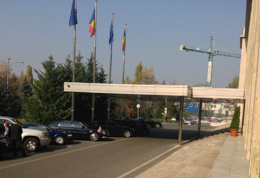 Ambasadorul american a venit la Guvern pentru o discuție cu premierul interimar Cîmpeanu
