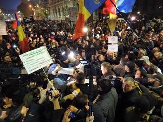 Iohannis, la Universitate: Nu înclin acum pentru anticipate. Nici voi singuri, nici eu singur!