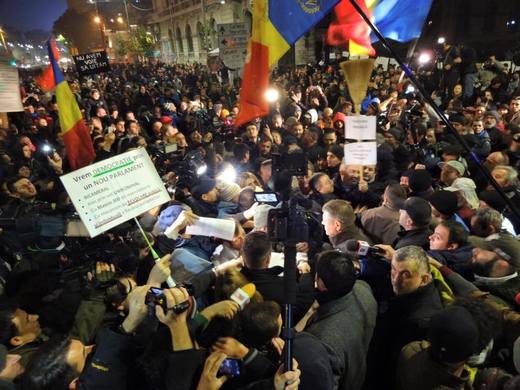 Iohannis, la Universitate: Nu înclin acum pentru anticipate. Nici voi singuri, nici eu singur!