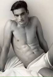 Andrei Baciu, retras de la Sănătate după ce au apărut imagini în care pozează ca model