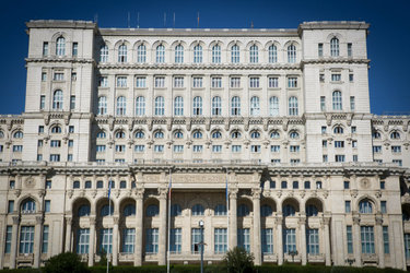 Legea privind darea în plată, la a treia amânare în Comisia Juridică