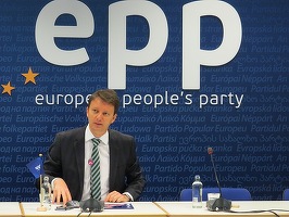 Europa nu ne poate lua banii alocați prin buget dacă nu acceptăm mai mulți refugiați
