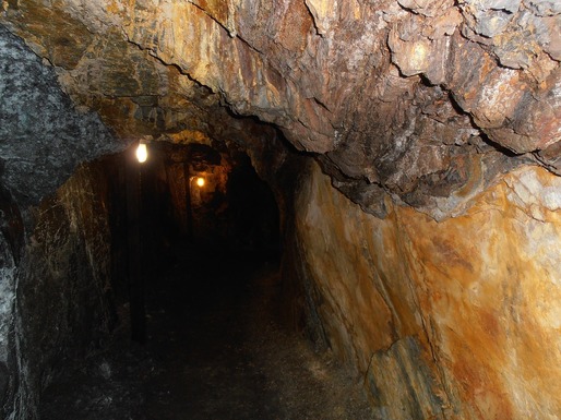EXCLUSIV Mediul propune Guvernului să fie de acord cu interzicerea mineritului pe bază de cianuri