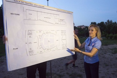 Ce a promis Firea bucureștenilor: Fără parcagii ilegali, facilități firmelor care dau abonamente de transport, huburi antreprenoriale