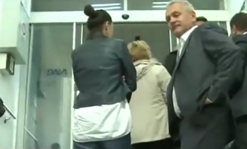 FOTO Liderul PSD, Liviu Dragnea, a așteptat la coadă să intre la DNA pentru audieri