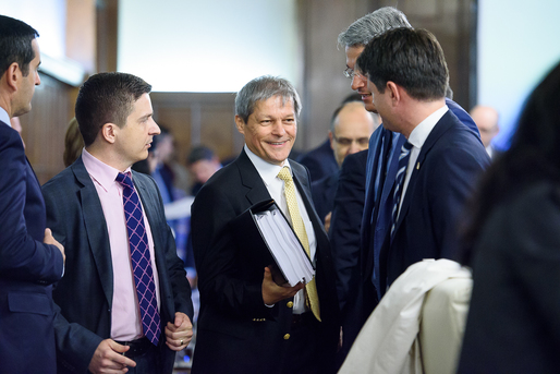 Cioloș remaniază patru miniștri, la Educație, Transporturi, Comunicații și Românii de Pretutindeni