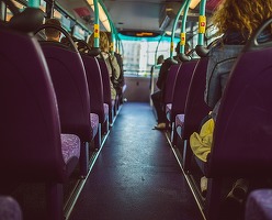 Naveta elevilor care învață în alte localități va fi plătită integral de stat