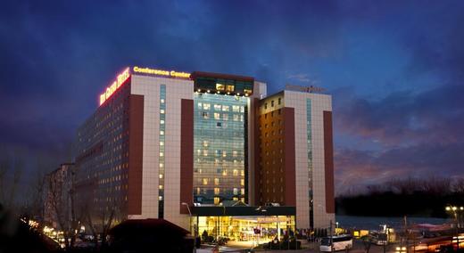 Procurorii DNA au declanșat percheziții la RIN Grand Hotel, deținut de primarul Robert Negoiță