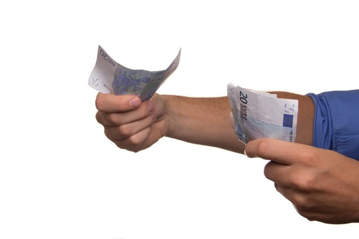 Salariul minim rămâne la 1.250 de lei, Guvernul nu a intervenit fiind redundant