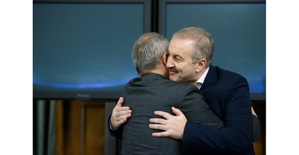 FOTO Miniștrii lui Cioloș s-au întâlnit pentru îmbrățișări și regrete că ''visul'' s-a terminat