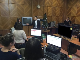 FOTO Grindeanu a luat prin surprindere angajații din Palatul Victoria și a intrat, neanunțat, în birourile acestora pentru a vedea cum lucrează