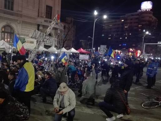 VIDEO Marș de susținere a DNA în București. Mii de manifestanți au pornit de la Guvern spre Parlament