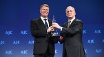 Președintele Iohannis a primit, la Washington, distincția „Light Unto the Nations”