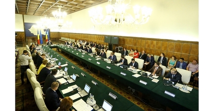 Cazul Teodorovici, demis pentru ce a spus la TV, lasă urme: Guvernul a introdus un Cod de conduită, miniștrii mai pot vorbi la TV doar în anumite limite, altfel vor fi judecați de colegi