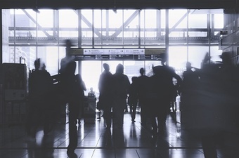 Ideea ca românii să primească bilete gratuite Tarom sau CFR cu ocazia Unirii încinge spiritele între autorități