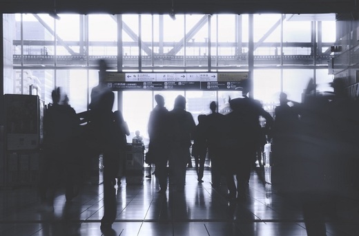 Ideea ca românii să primească bilete gratuite Tarom sau CFR cu ocazia Unirii încinge spiritele între autorități