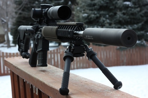 Statul și-a dat seama după 8 ani că a dezincriminat penal exporturile ilegale de armament, creând riscuri de securitate și diplomatice pentru România