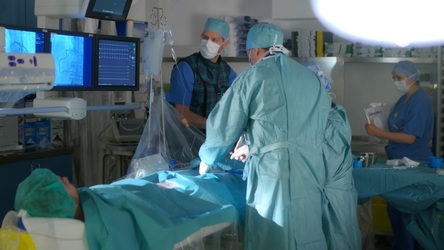 Statul îi ține pe medici la muncă, invocând lipsa de personal: vârsta de pensionare le-a fost majorată la 67 de ani