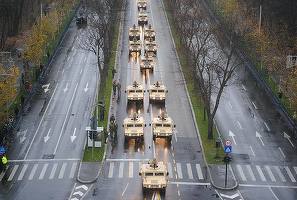 VIDEO Mii de oameni au participat, la Arcul de Triumf, la parada militară de Ziua Națională
