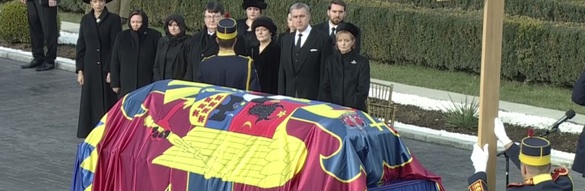FOTO Sicriul cu trupul neînsuflețit al Regelui Mihai a fost adus în România