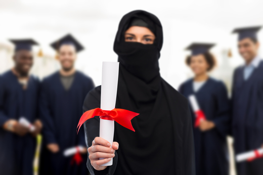 Deputații decid să nu interzică acoperirea feței în școli, după ce Guvernul a susținut că măsura este discriminatorie