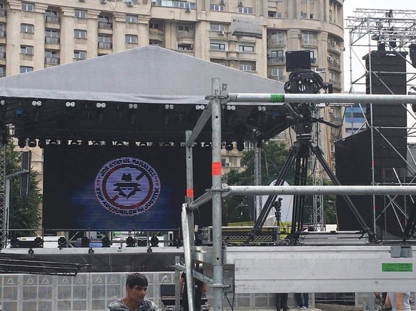 FOTO&VIDEO UPDATE Pregătiri în Piața Victoriei pentru mitingul PSD. Primii protestatari sosesc în piață