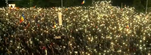 UPDATE FOTO Mitingul Diasporei - Jandarmii au intrat în forță în Piața Victoriei, gonind oamenii. Iohannis reacționează. Senator: Știți cum e să te întâlnești cu propriul tău copil, transportat pe targă?