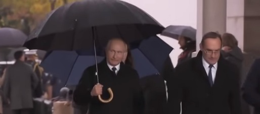 VIDEO Salutul dintre Putin și Trump înainte de comemorarea Armistițiului, remarcat în presă
