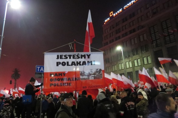 FOTOREPORTAJ Corespondență din Varșovia: Zeci de mii de polonezi au ieșit pe străzi de Ziua lor Națională. Au sfidat o interdicție a Primăriei și au marșăluit în Varșovia cu torțe aprinse