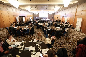 Profit Health.forum - Managerii spitalelor de stat reclamă lipsa unui buget multianual, multitudinea cazurilor grave și clădirile vechi, ministrul punctează lipsa de empatie a unor medici. O nouă taxă clawback anunțată