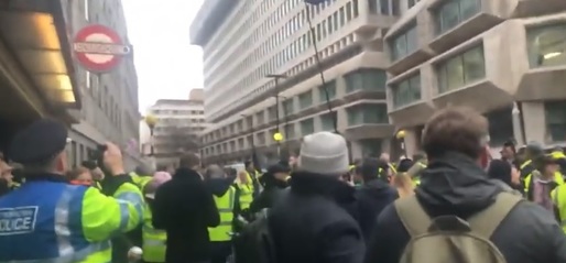 VIDEO: "Veste Galbene" și la Londra. Manifestație împotriva austerității, sunt cerute alegeri generale anticipate