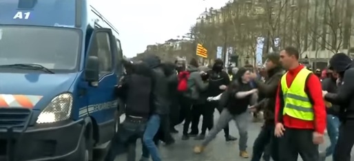VIDEO Violențe la Paris în al 18-lea weekend de proteste ale „vestelor galbene”. Branduri celebre vandalizate