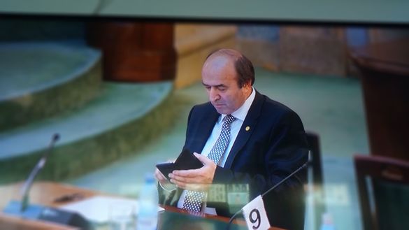 Premierul Dăncilă l-a demis pe Tudorel Toader și i-a transmis președintelui Iohannis propunerea de numire a lui Eugen Nicolicea la Justiție. Reacția lui Toader 