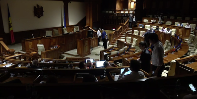 Parlamentul Republicii Moldova i-a revocat din funcții pe șefii Centrului Național Anticorupție și Serviciului de Informații