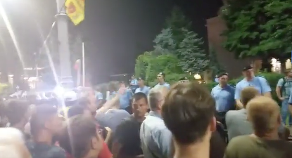 Protest Piața Victoriei: Peste 15.000 de oameni sunt în fața Guvernului / Patru persoane interceptate în zona filtrelor au fost duse la poliție / Circulația rutieră a fost oprită