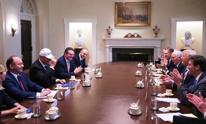 CONFIRMARE România, "lovită" de zidul Trump de la granița SUA-Mexic. Americanii amână proiecte de investiții și în România pentru a elibera fonduri