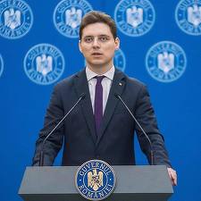 ULTIMA ORĂ Victor Negrescu, propunerea Guvernului Dăncilă pentru funcția de comisar european. Iohannis reacționează rapid și critică decizia: "O avertizez!"