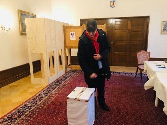 FOTO Alegeri prezidențiale 2019 - Laura Codruța Kovesi a votat la Helsinki