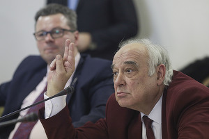 FOTO Ion Ghizdeanu, fostul șef al Comisiei Naționale de Prognoză, vizat de o anchetă penală. UPDATE Șeful Cancelariei premierului:  E o ”scamatorie contabilă” Dragnea-Vâlcov, plăți de 54 milioane lei verificate