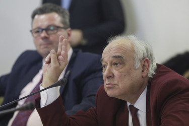 FOTO Ion Ghizdeanu, fostul șef al Comisiei Naționale de Prognoză, vizat de o anchetă penală. UPDATE Șeful Cancelariei premierului:  E o ”scamatorie contabilă” Dragnea-Vâlcov, plăți de 54 milioane lei verificate