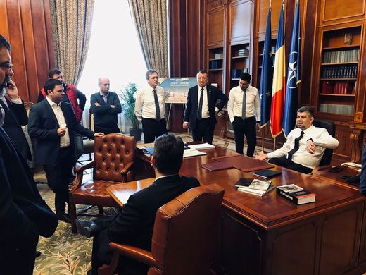 FOTO Președintele PSD, Marcel Ciolacu, a votat pentru noul Guvern Orban