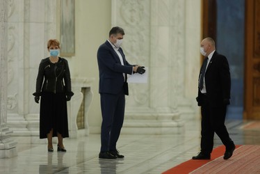Opoziția impune în Parlament lege de prelungire a mandatelor primarilor. Parlamentul ar urma să fixeze data alegerilor locale