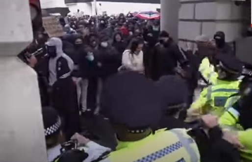 VIDEO Proteste violente la Londra
