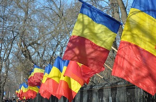 Senatorii reinstituie o sancțiune penală din perioada regimului comunist: Închisoare de până la 3 ani pentru ”intenția de a defăima drapelul sau imnul național”
